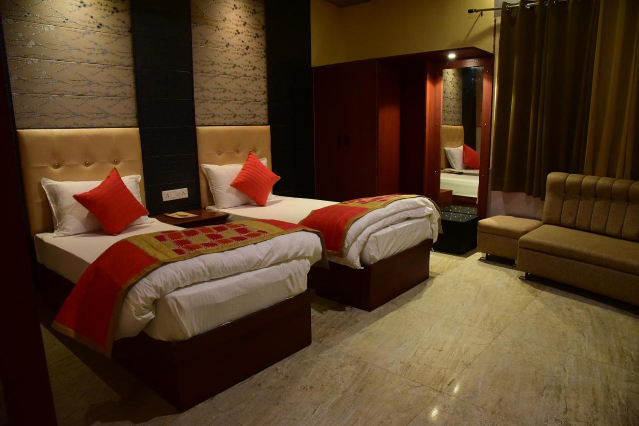 The Park Presidency Hotel Bareli Zewnętrze zdjęcie