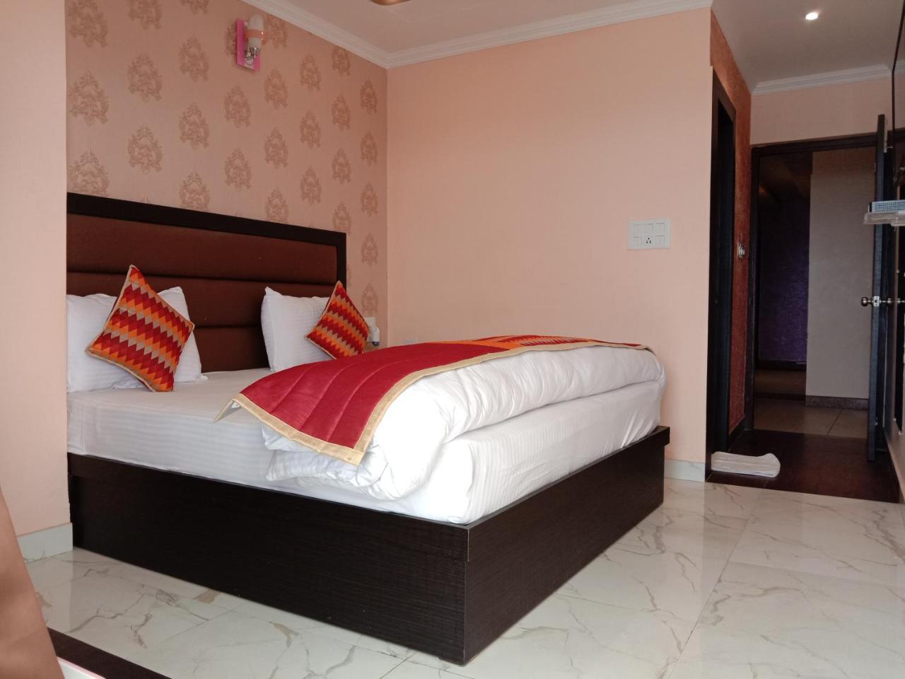 The Park Presidency Hotel Bareli Zewnętrze zdjęcie