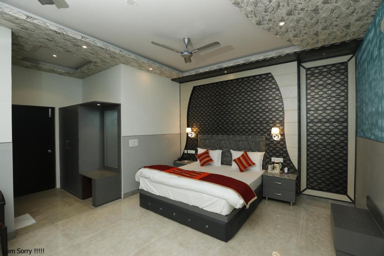The Park Presidency Hotel Bareli Zewnętrze zdjęcie